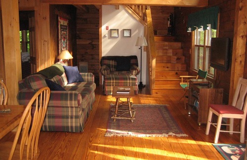 Conway House | Cozy Log Cabin by Tranquil Pond - Pets Welcome Year-Round