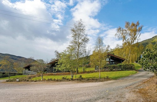 Lochearnhead Ski Chalet | Cozy Log Cabin with Ensuite and Family-Friendly Amenities