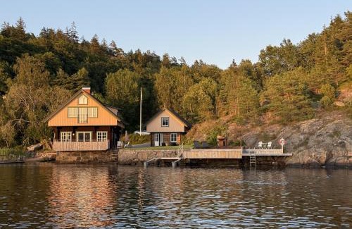Torreby House | Log cabin with pool, sauna and boat by Torreby Castle