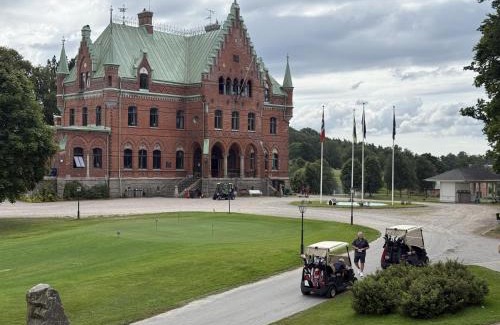 Torreby House | Log cabin with pool, sauna and boat by Torreby Castle