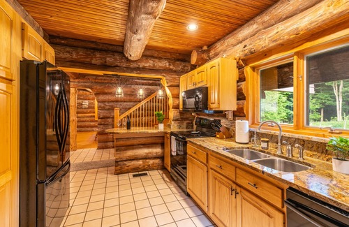 Homer Cabin | Cozy Log Cabin with Private Pool, Hot Tub & Game Room