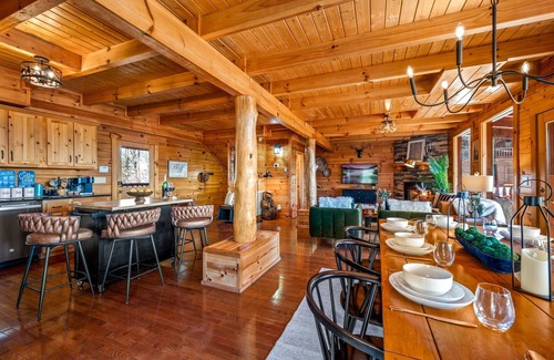 Sevierville Cabin | Dog-Friendly Log Cabin with Hot Tub & Game Room Bliss
