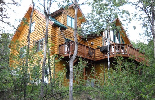 Fairbanks Cottage | Experience Alpine Views at Log Chalet Above Fairbanks