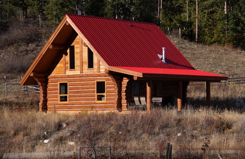 Lumby Ski Chalet | Inviting Log Chalet with Mountain Views & Private Lake