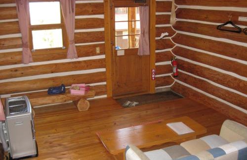 Nakafurano Cabin | Cozy Log Cottage Himawari with Breakfast & Hot Tub Access