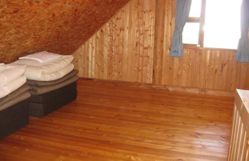 Nakafurano Cabin | Cozy Log Cottage Himawari with Breakfast & Hot Tub Access