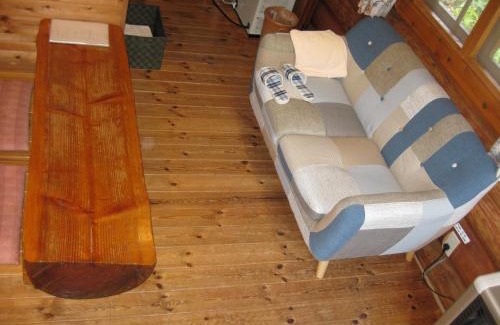 Nakafurano Cabin | Cozy Log Cottage Himawari with Breakfast & Hot Tub Access