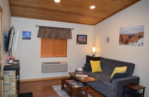 Cannonville Villa | Family-Friendly Log Cottages at Bryce Canyon - Rated 9.7