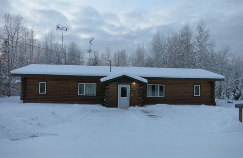 Moose Creek Apartment | Convenient Log Duplex Near Eielson AFB with Kitchen Access