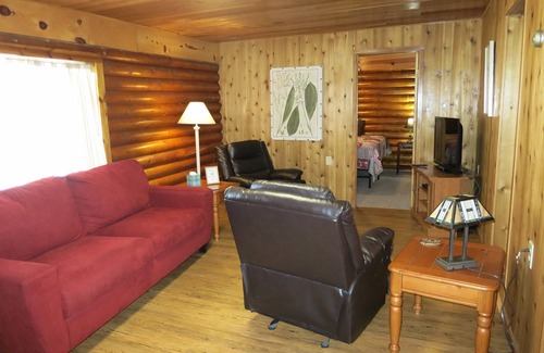 Moose Creek Apartment | Convenient Log Duplex Near Eielson AFB with Kitchen Access