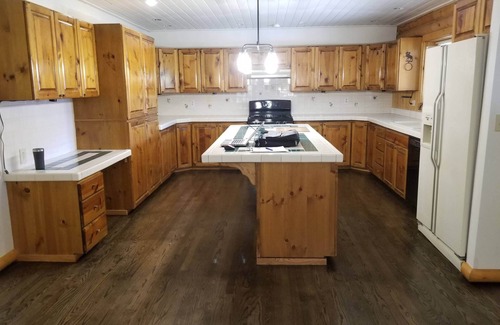 Charleston Cabin | Cozy Log Family Cabin in Heber Valley with Lake View