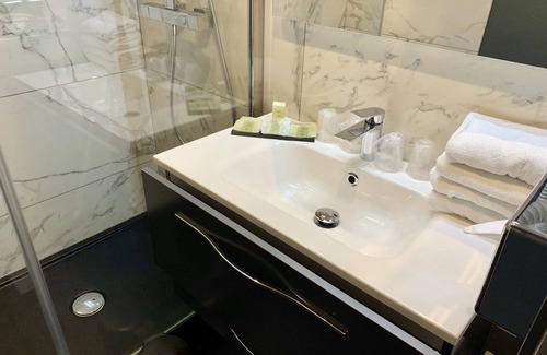 Villedieu-les-Poeles Hotel | Enjoy Relaxing Stays at Logis Hôtel Restaurant Le Fruitier
