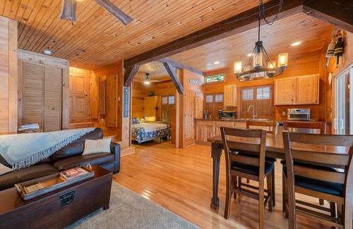 South Berwick House | Top-Rated Log Guest Home with Fenced Patio & Ocean Views