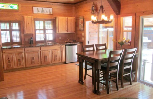 South Berwick House | Top-Rated Log Guest Home with Fenced Patio & Ocean Views