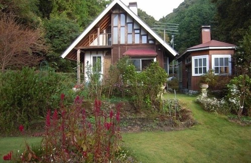 Hata-gun Cottage | Idyllic Log Guest House with Expansive Lawn & Spa Retreat