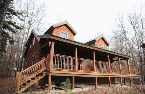 Jim Thorpe House | Serene Log Home Retreat Surrounded by Nature in Jim Thorpe