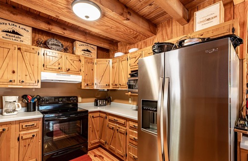 Big Creek Cabin | Inviting Log Home in Tranquil Cove - Ideal for Families