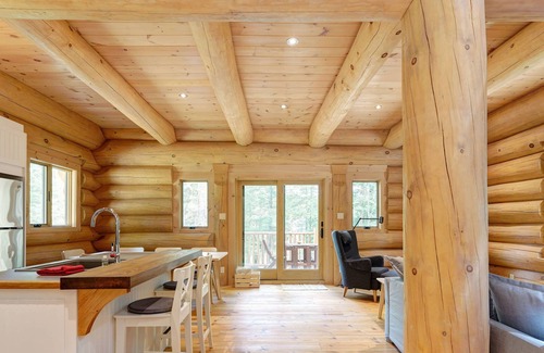 La Minerve Ski Chalet | Intimate Log Home with Lake Access and Family-Friendly Perks