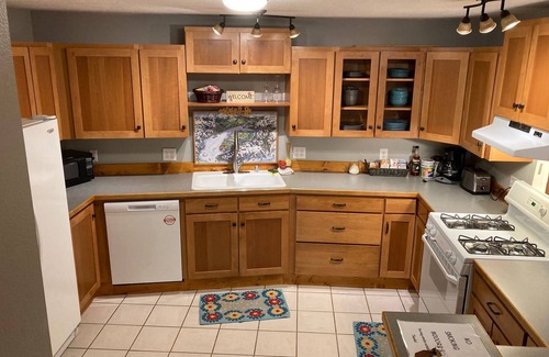 Rabbit Creek Apartment | Log home mother-in-law apartment in scenic Anchorage hillside neighborhood