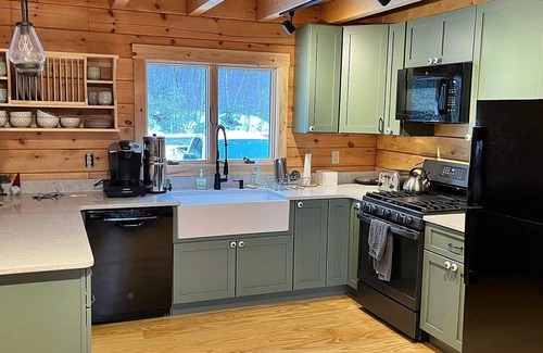 Mount Sunapee House | Idyllic Log Home with Mt Sunapee Views & Pool Access