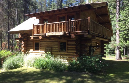 West Glacier Cabin | Stunning Log Home with Lake View Near Glacier National Park