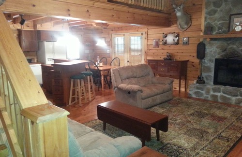 West Augusta House | Unforgettable Log Home Retreat on Scenic Private Farm