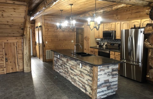 Brainerd House | Idyllic Log Home Retreat Surrounded by Nature near the Lake