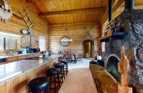 Pagosa Springs House | Cozy Log Home with Firepit & Scenic Mountain View