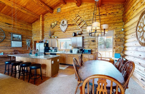 Pagosa Springs House | Cozy Log Home with Firepit & Scenic Mountain View