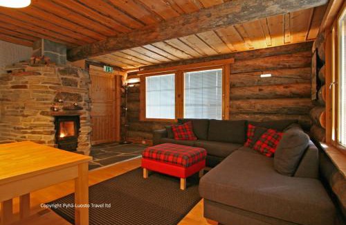 Lampivaara House | Relax at Log House Gregory A with Private Beach Access