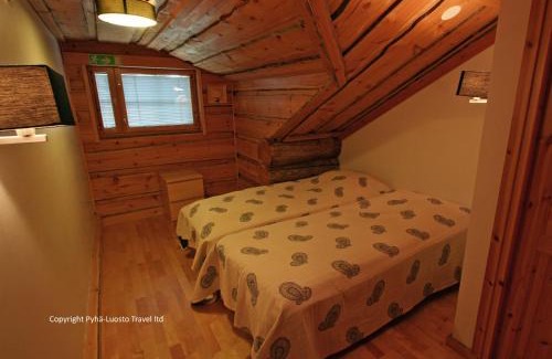 Lampivaara House | Relax at Log House Gregory A with Private Beach Access