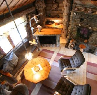 Lampivaara Ski Chalet | Family-Friendly Getaway at Log House Siesta Retreat