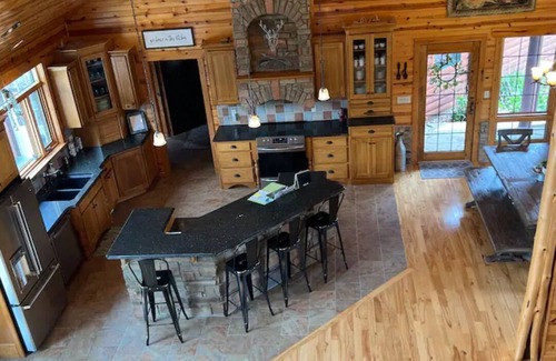 Saint Mary Cabin | Log Lodge: Private Pool, Game Room & WiFi - Perfect Getaway