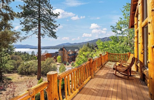 Castle Glen Estates Cabin | Golden Eagle Lodge: Lake Views, Hot Tub & Exceptional Stay!