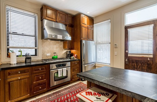 Logan Square Apartment | Prime Location with Kitchen Access - Guest Rated 9.8/10!