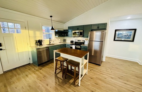 Stemley Cabin | Family-Friendly Logan Martin Lakefront Retreat Awaits You