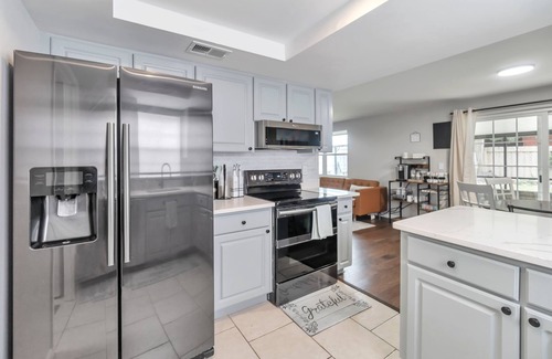 Citrus Park House | Logan's Hideaway & Grill: Pet-Friendly Retreat by the Ocean