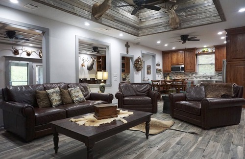 Grapeland House | Explore Logan Springs Ranch: Scenic Trails & Lake Views