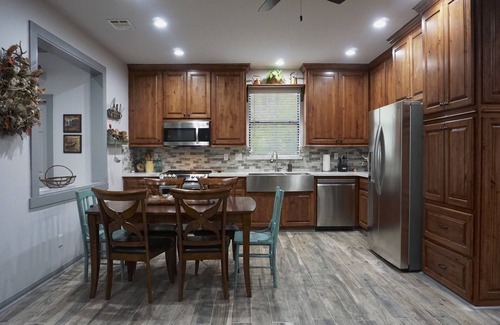Grapeland House | Explore Logan Springs Ranch: Scenic Trails & Lake Views