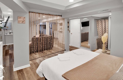 West Bucktown Apartment | Family-Friendly Logan Square Monthly Apartment for Your Stay