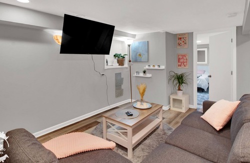 West Bucktown Apartment | Family-Friendly Logan Square Monthly Apartment for Your Stay