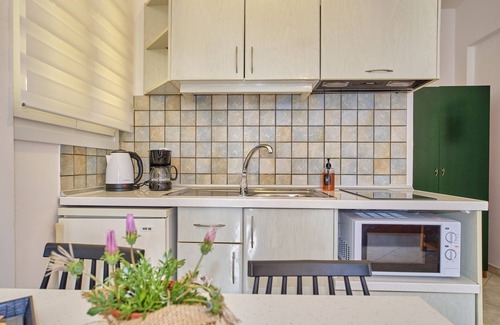 Peroulades Apartment | Oceanfront Logas Beach Studio with Pool & Spa in Corfu