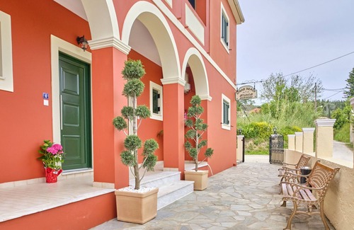 Peroulades Apartment | Oceanfront Logas Beach Studio with Pool & Spa in Corfu