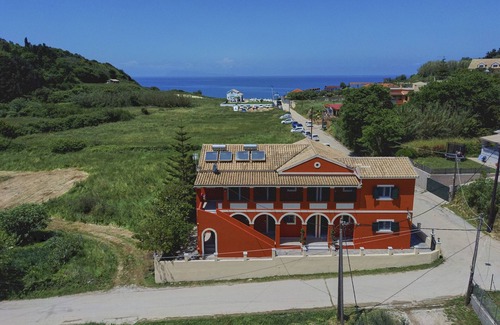Peroulades Apartment | Oceanfront Logas Beach Studio with Pool & Spa in Corfu