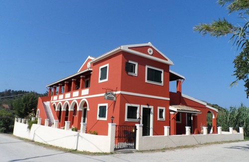 Peroulades Apartment | Inviting Logas Beach Studio 9: Ocean View & Spa Amenities