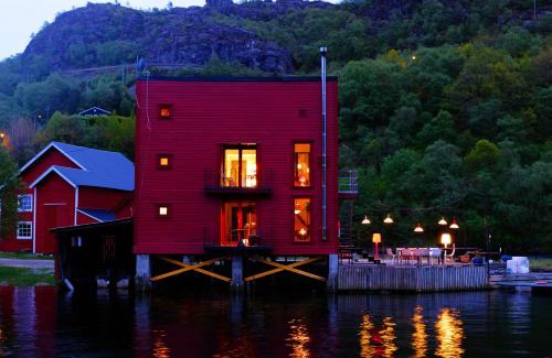 Sokndal Villa | Unforgettable Logbua - House on the Sea with Ocean Views