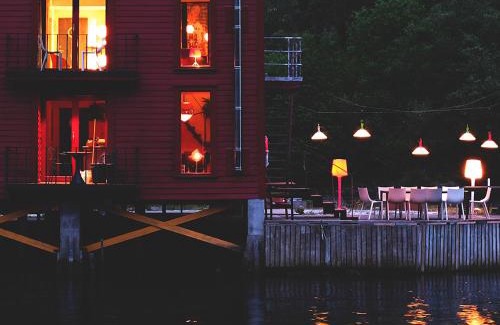 Sokndal Villa | Unforgettable Logbua - House on the Sea with Ocean Views