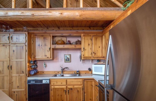 Polson House | Relaxing Log Cabin for 10 with Dock & Lake Views