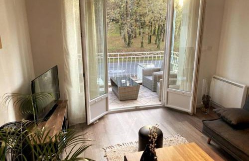 Brive-la-Gaillarde Apartment | Relaxing Stay in Brive with Private Balcony & Netflix