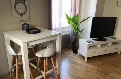 Brive-la-Gaillarde Apartment | Comfortable Stay in Brive: Family & Pet Friendly Amenities